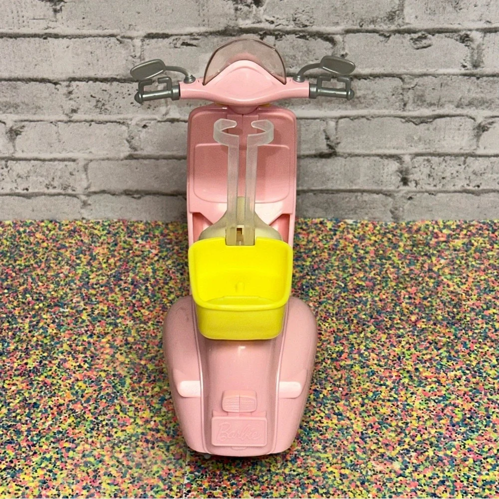 Barbie 2016 Vespa Scooter Moped Motorcycle Bike Basket Pink & Yellow